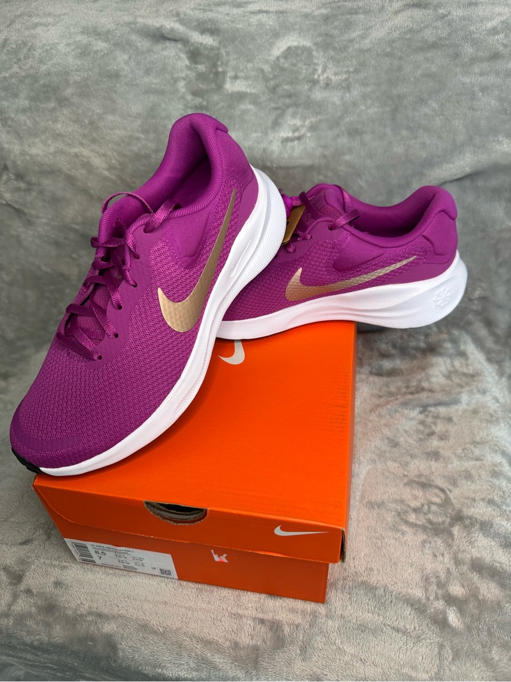 New in Box 🏃🏼‍♀️ Women’s Nike Revolution - Size 8.5